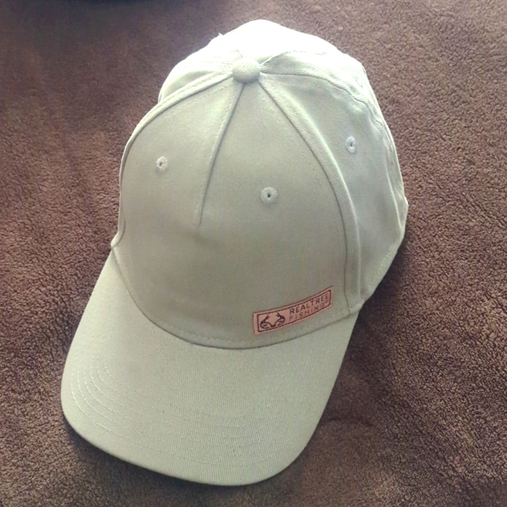 Realtree Fishing Hat Fitted with ponytail flaps 🎣